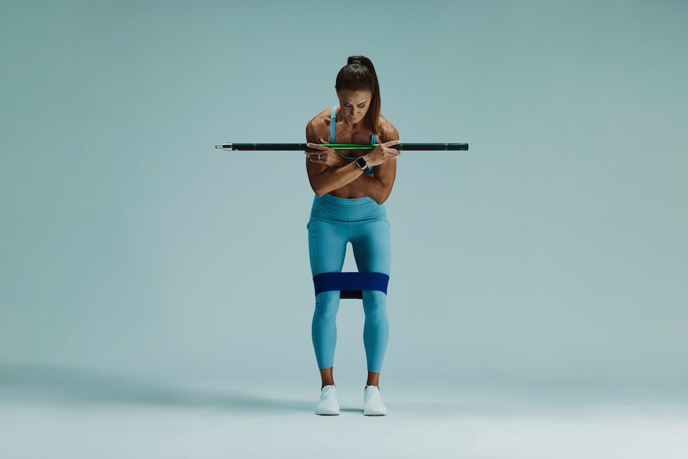 /content/dam/images/golfdigest/fullset/fitness-2024/Doddato banded lateral steps torso twists 1.jpg